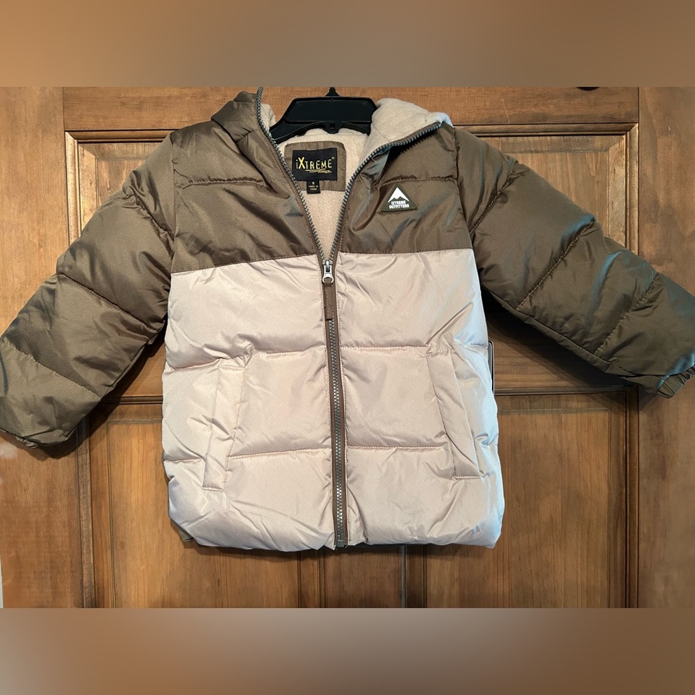 Boy’s size 5 puffer coat- NWT